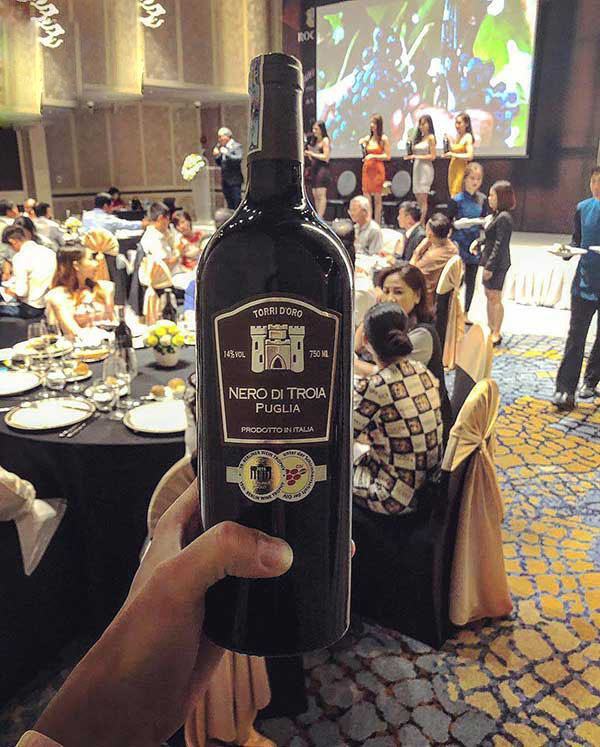 Ruou-vang-Torri-Doro-Nero-Di-Troia-1