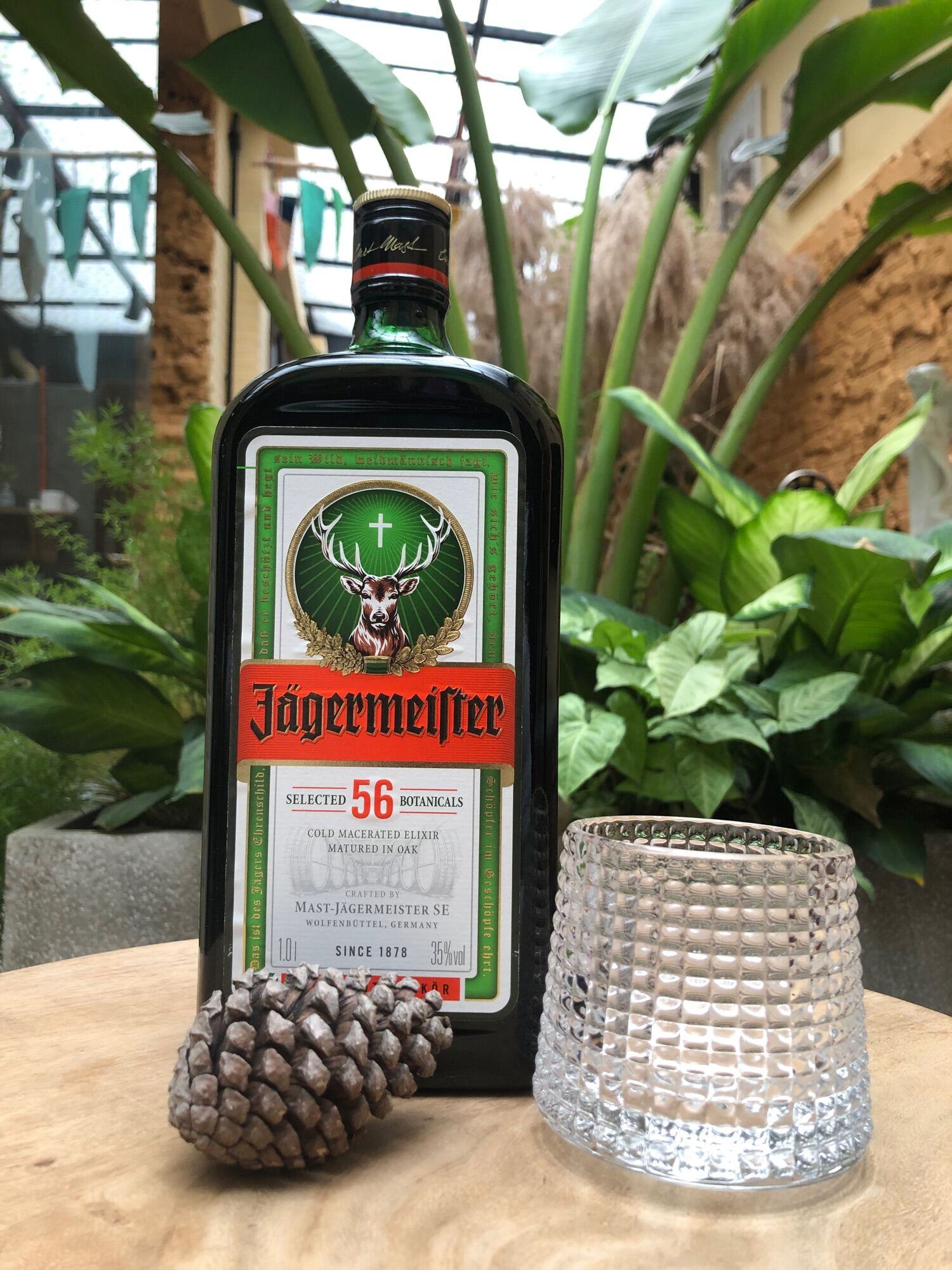 Nên mua rượu Jagermeister dung tích 700ml hay 1L?