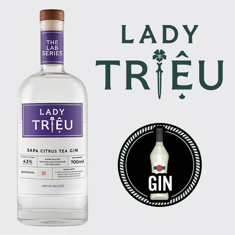 Giới thiệu rượu Lady Trieu Sapa Citrus Tea Gin Rượu Lady Trieu Sapa Citrus Tea Gin là một loại gin thơm nồng, pha trộn giữa hương thảo mộc của trà ô long với những tầng hương cam quýt và hạt tiêu ấm. Nó mang lại cho người uống một hương vị mới lạ, độc đáo và đậm chất Việt Nam. Điểm nhấn ở phiên bản rượu Lady Trieu Sapa Citrus Tea Gin này là được sản xuất với nguyên liệu chính là trà ô long tại thị trấn Sapa, một điểm đến du lịch nổi tiếng của Việt Nam với khí hậu mát mẻ và không khí trong lành. Đây cũng là lý do tại sao rượu có một hương vị tươi mát và dễ uống. Rượu Lady Trieu Sapa Citrus Tea Gin rất phù hợp để thưởng thức vào những ngày hè nóng bức hoặc trong các buổi tiệc tùng. Nếu bạn là một người yêu thích rượu gin, bạn không nên bỏ qua loại rượu độc đáo này. 