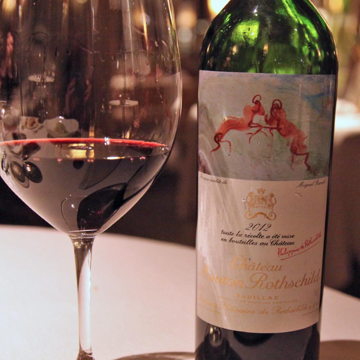 Rượu vang Pháp Chateau Mouton Rothschild 2012