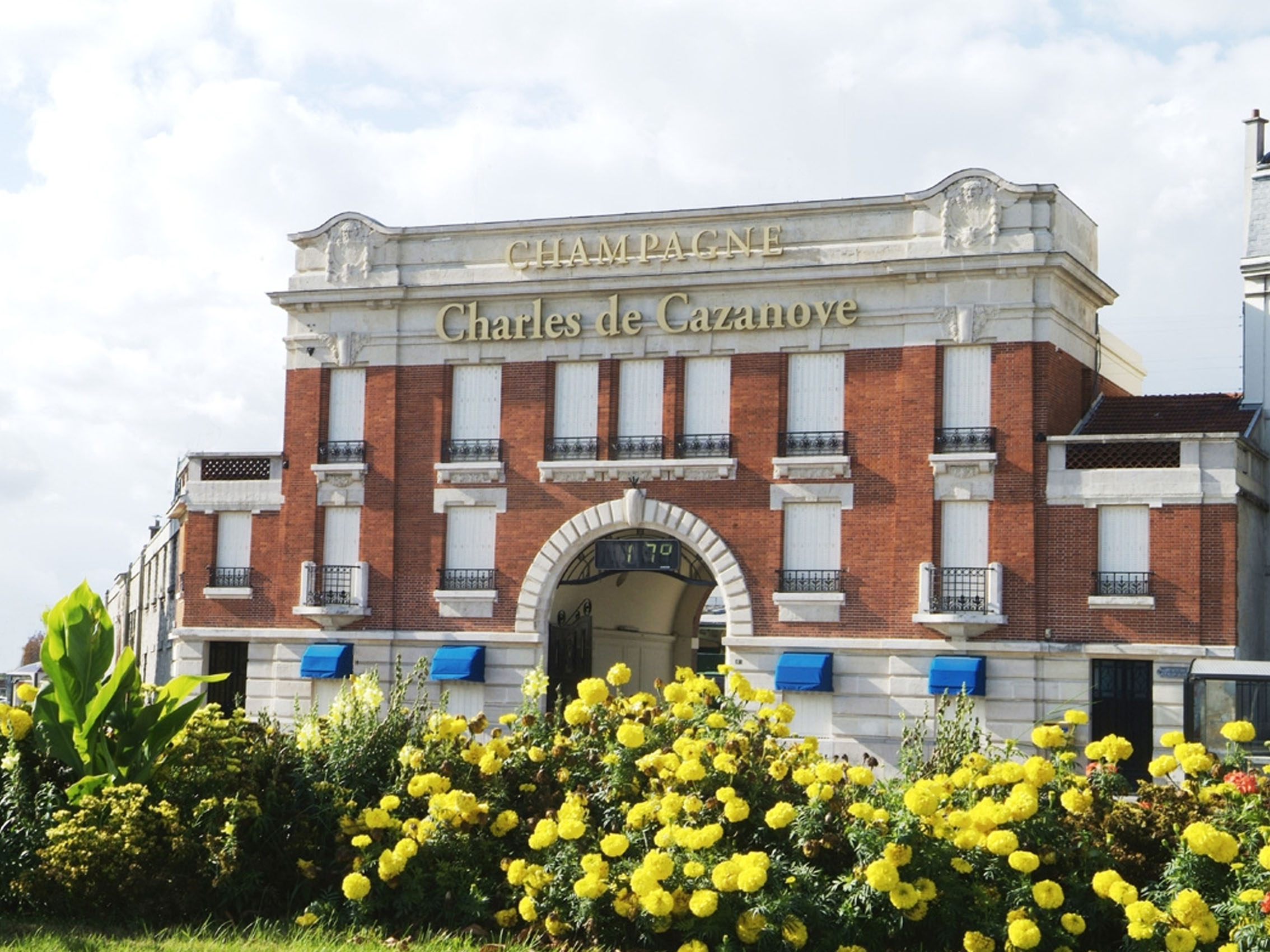 rượu champagne charles de cazanove brut premier cru