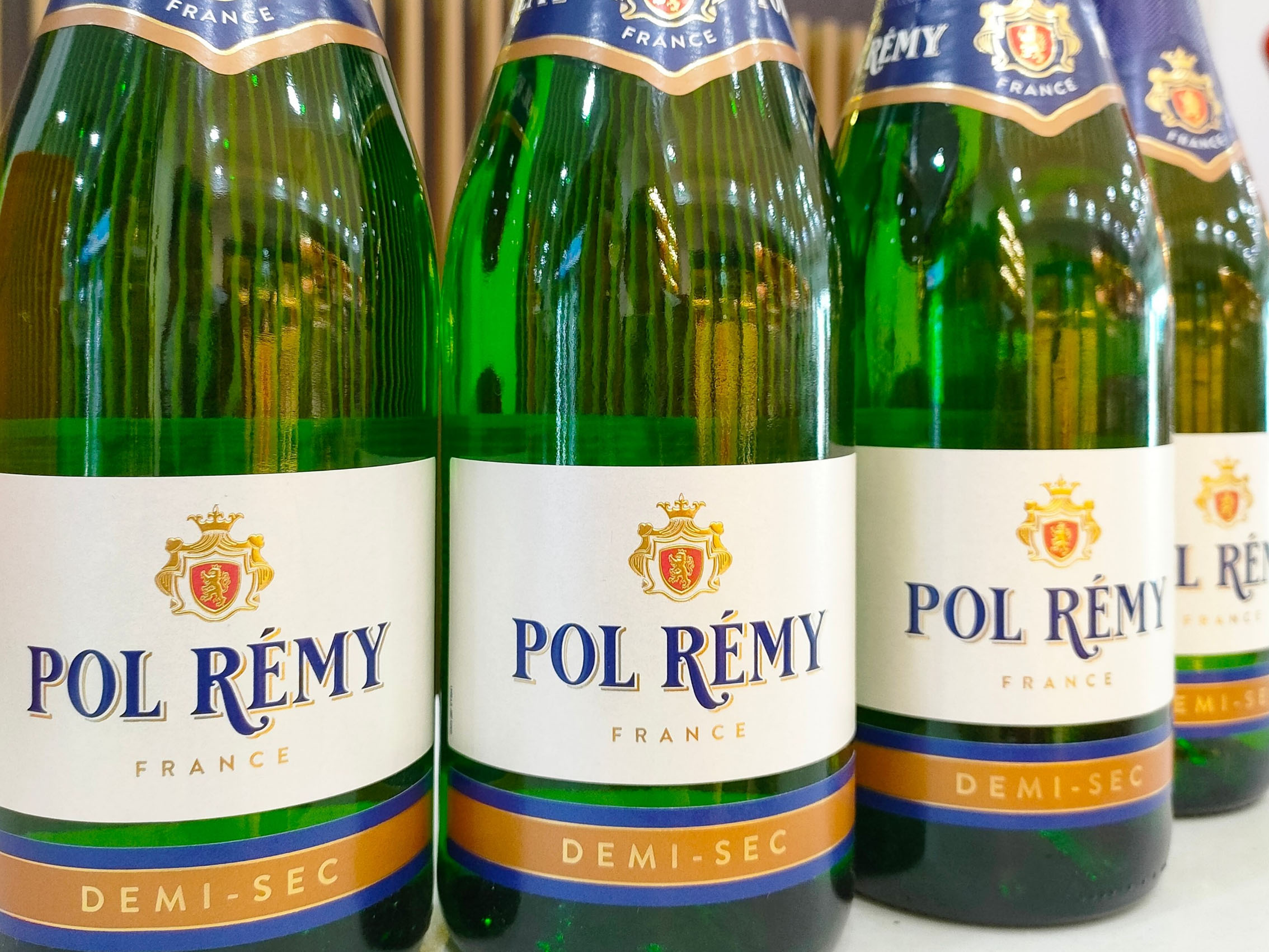 rượu vang pol demi-sec