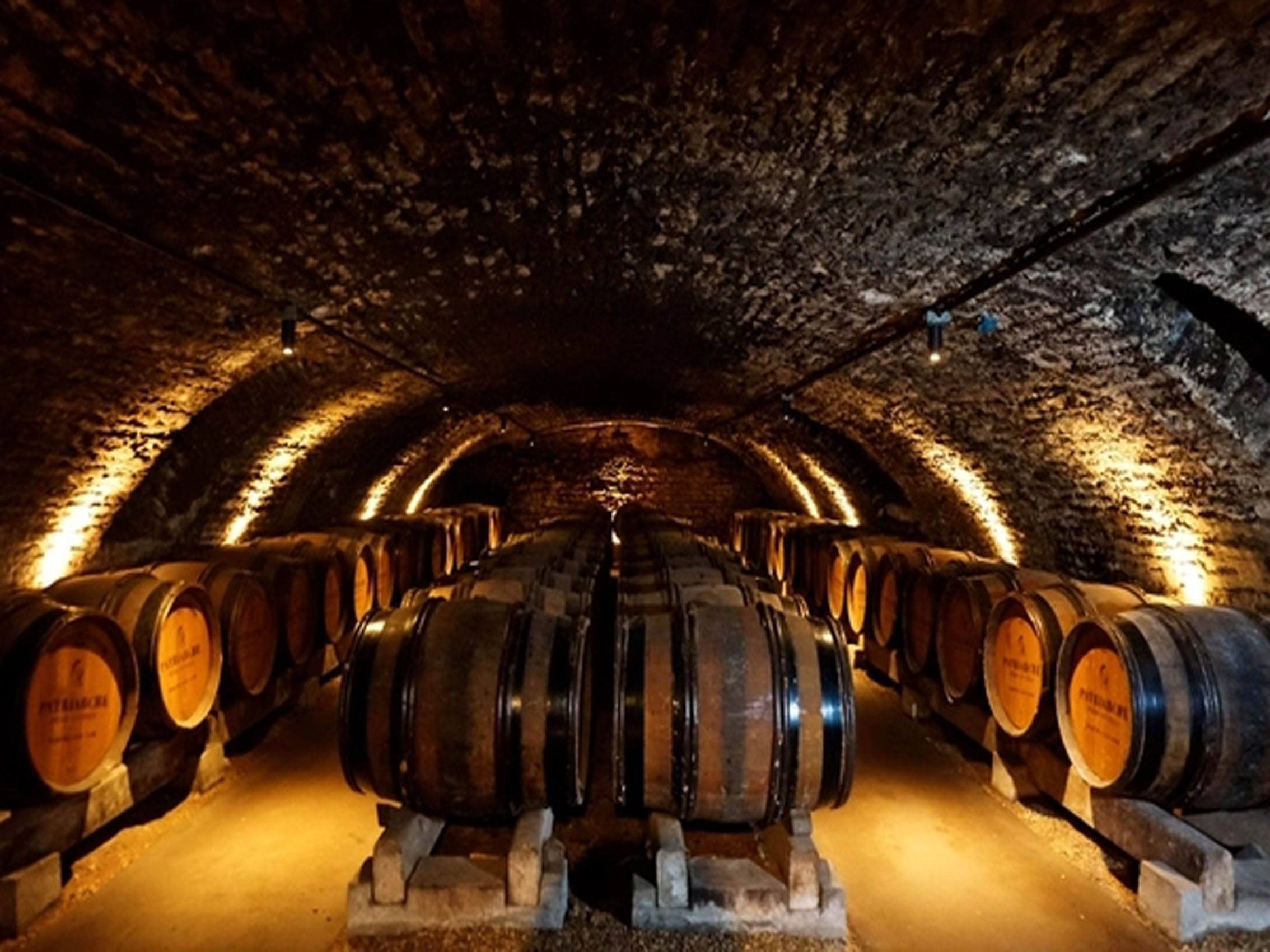 rượu vang pol demi-sec