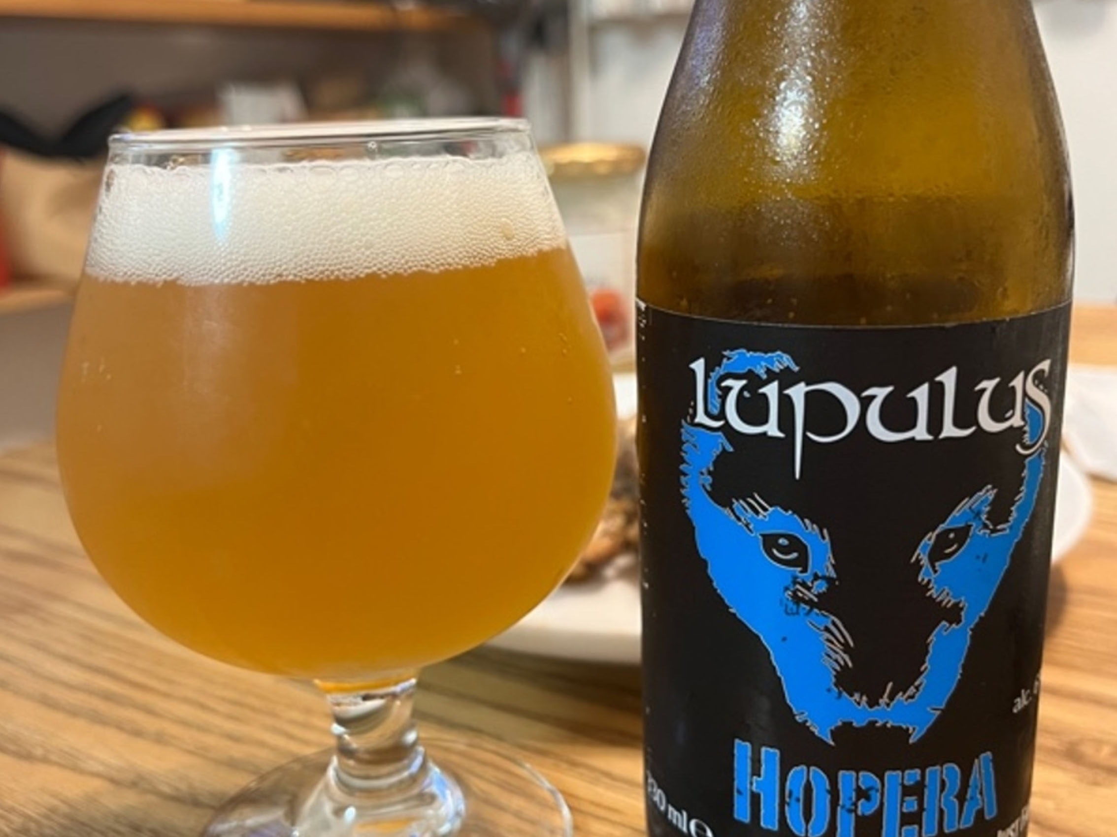 bia bỉ lupulus hopera