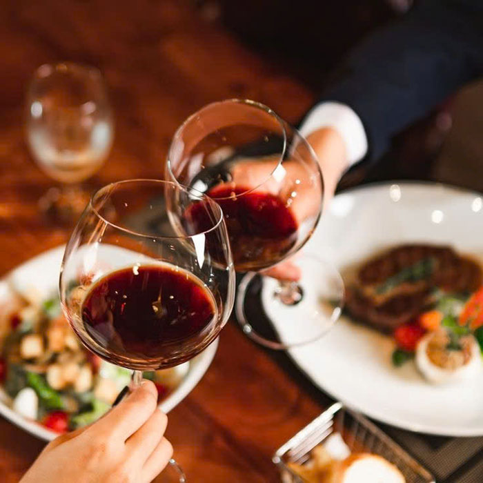 Cách uống rượu vang tốt cho phụ nữ