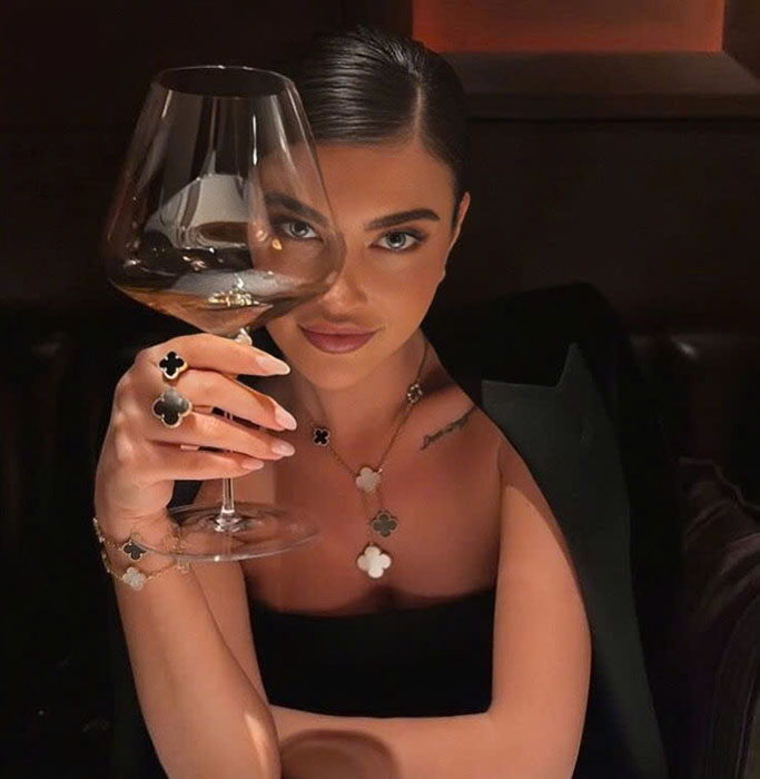 Cách uống rượu vang tốt cho phụ nữ