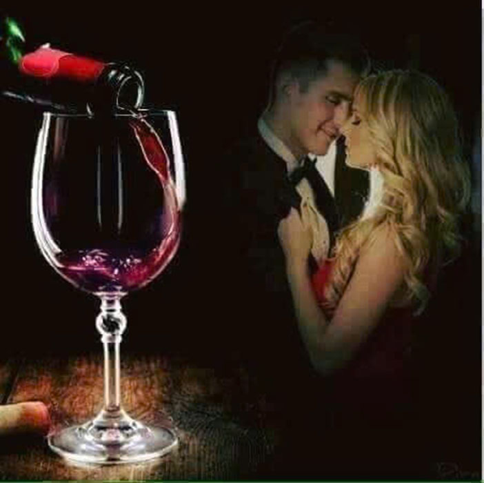 Có nên uống rượu vang trước khi đi ngủ