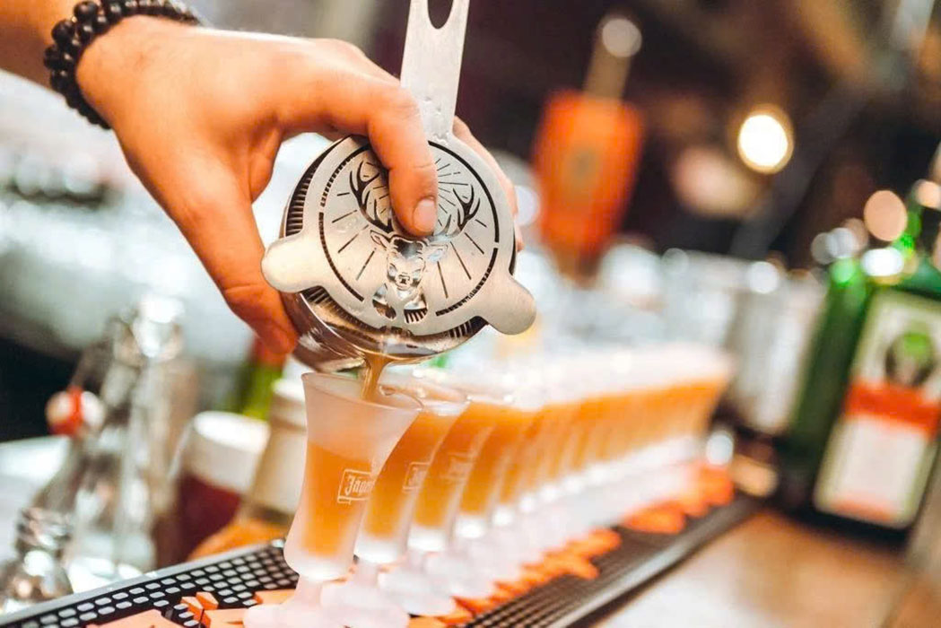 Jagermeister Orange: Rượu mùi cam Sicilian, hậu vị đắng