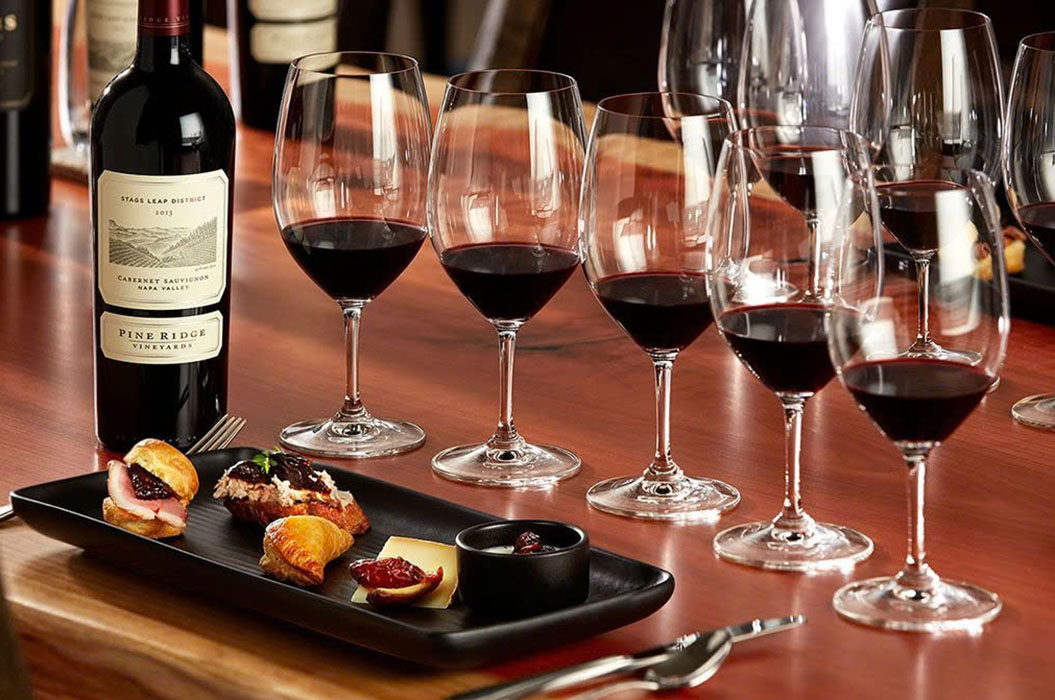 Rượu vang đỏ: Bí quyết tiệc 30/4 đậm đà