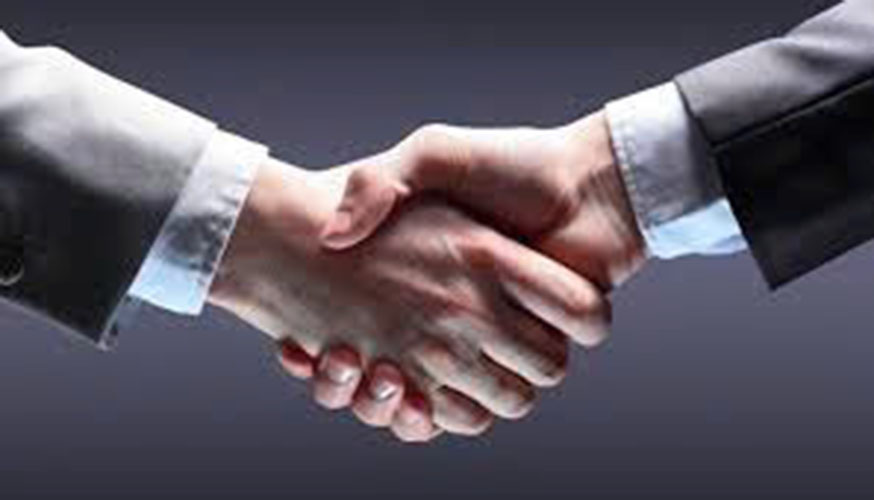 Rượu vang tặng khách hàng