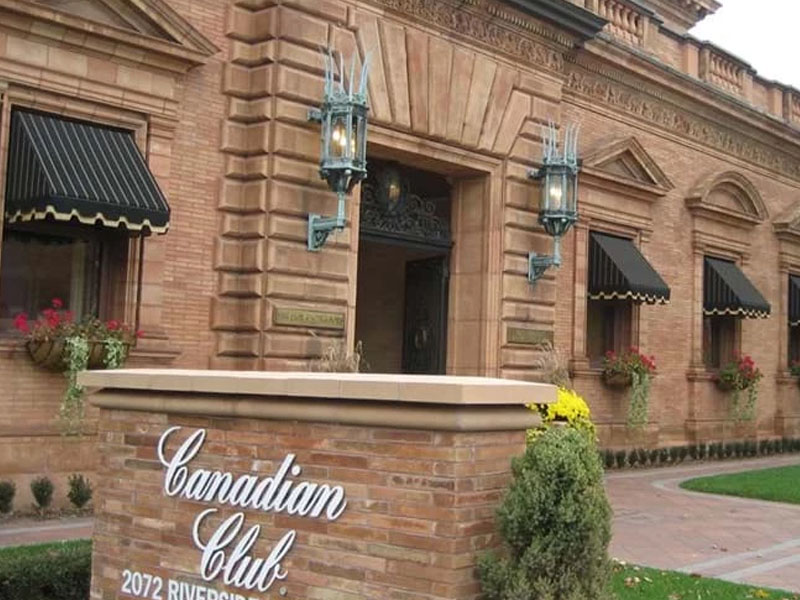 rượu whisky canadian club