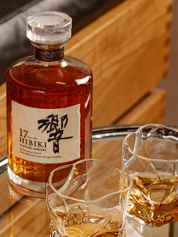 rượu whisky hibiki 17 năm 