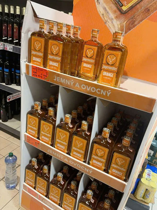 Thưởng thức Jagermeister Orange: Shot lạnh, chai bắt mắt