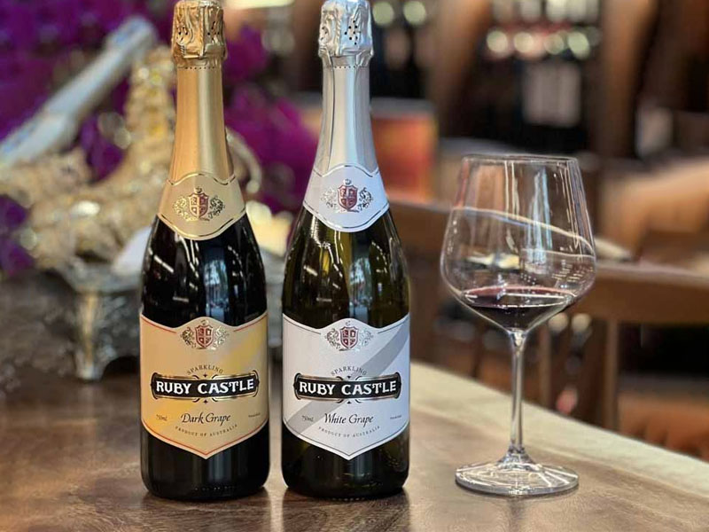 rượu vang không cồn sparkling ruby castle dark grape