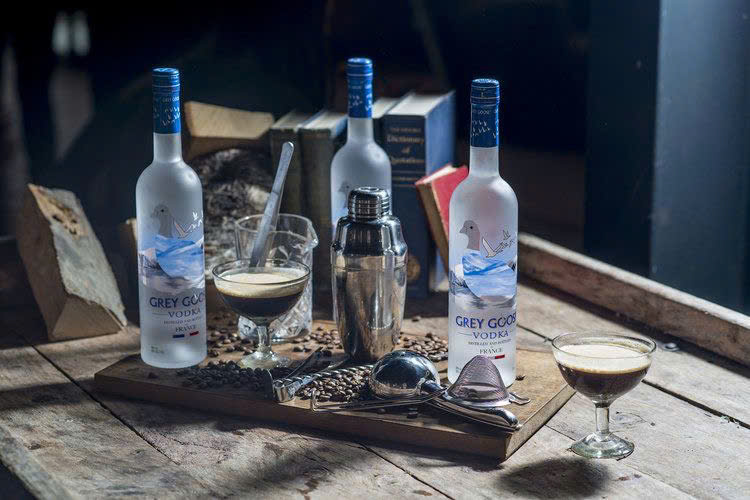 top 5 vodka nga ngon nhất 2025: beluga, russian standard...