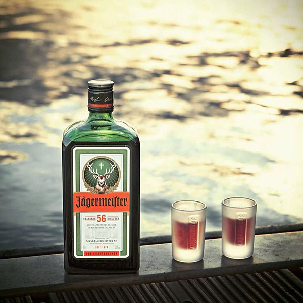 khám phá hương vị đặc trưng của rượu jägermeister